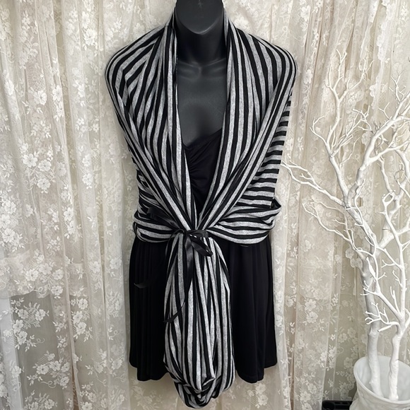 Stripes!!! Black & Grey Large Infinity Scarf Shawl - Picture 4 of 9